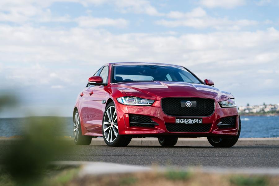  Jaguar XE 25t R-Sport 2015 года  (AU) (фото 18 из 40)